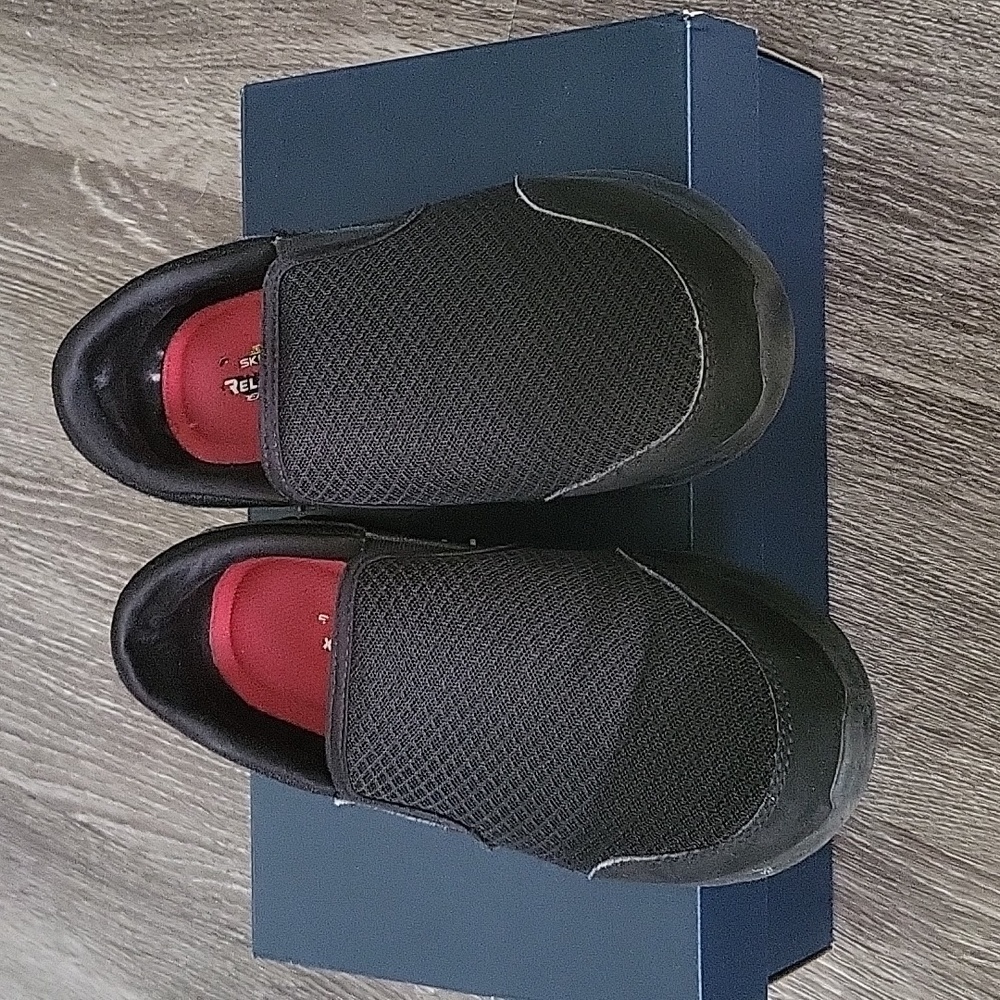 3 for 10) Skechers relaxed fit 6.5